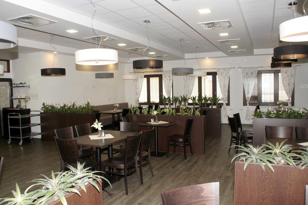 阿拉丁裴森酒店 特普利采 外观 照片